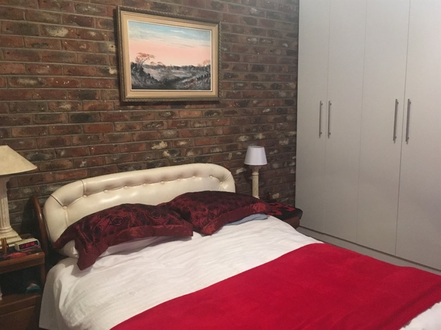 6 Bedroom Property for Sale in Parys Free State
